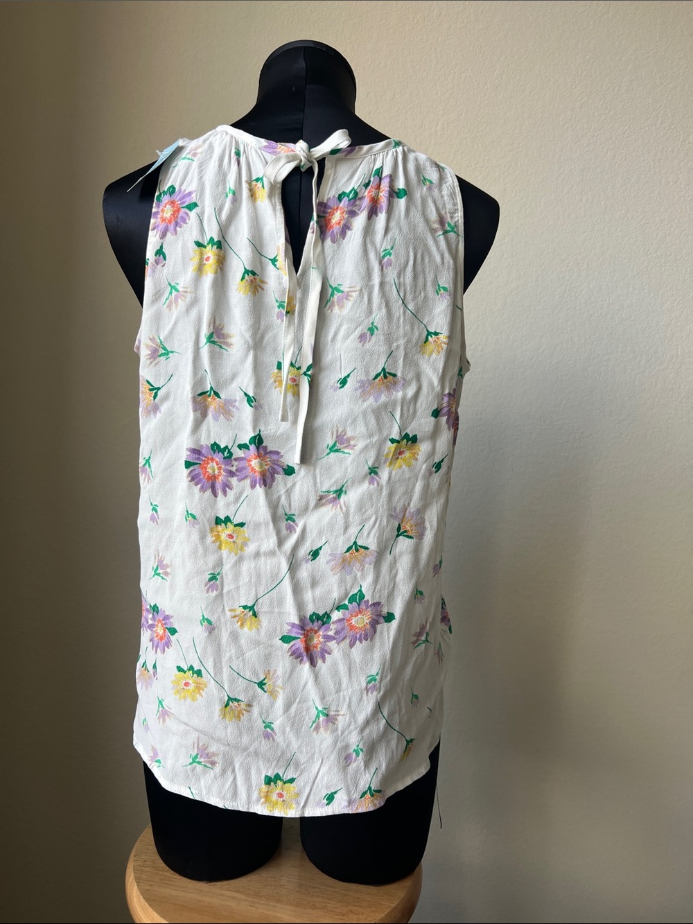 LOFT White Floral Keyhole Camisole with Purple & Yellow Blooms - Picture 2 of 7